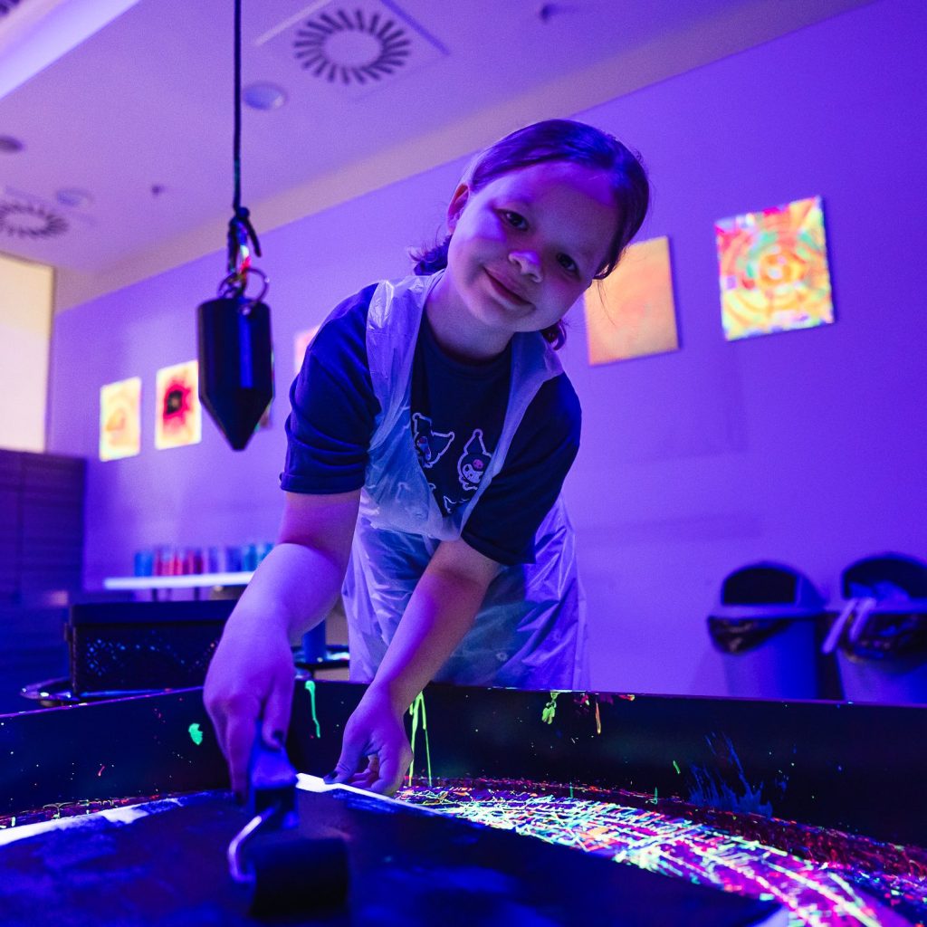 Malowanie w technice spinning-paintingu Pigcasso Wrocław
